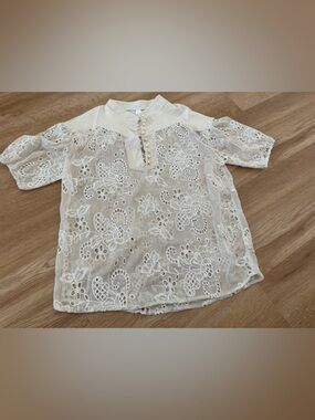 White Lace Embroidered Short-Sleeve Women's Top